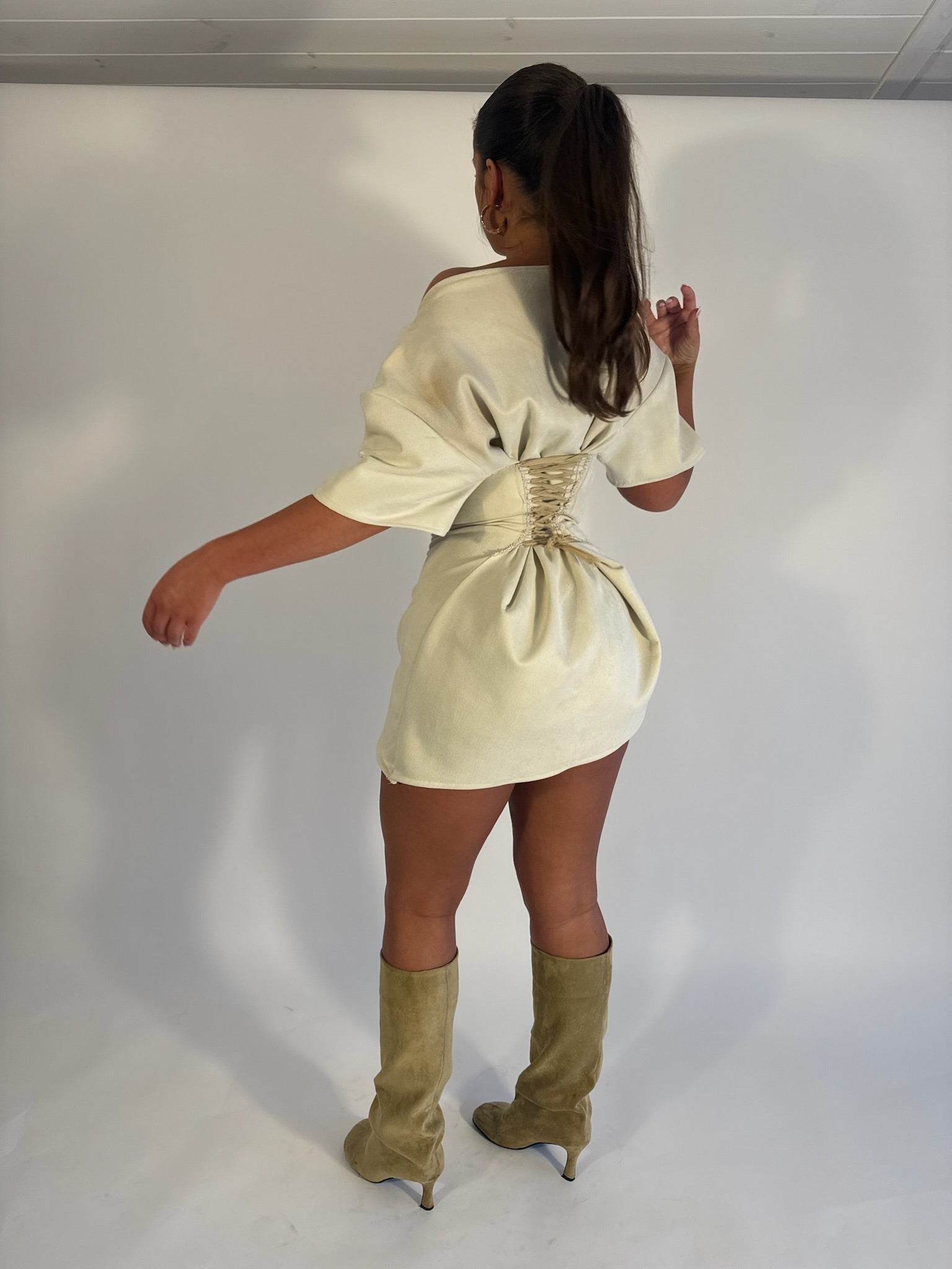 SUEDE CINCHED Tee - Nude